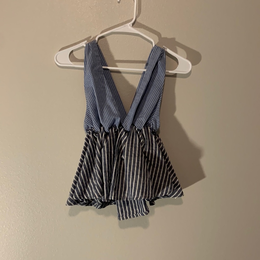 Crossed back flowy crop top